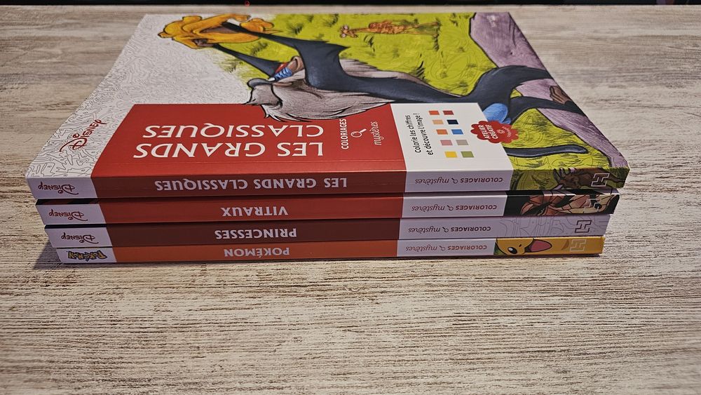 Vendo livros de colorir Disney