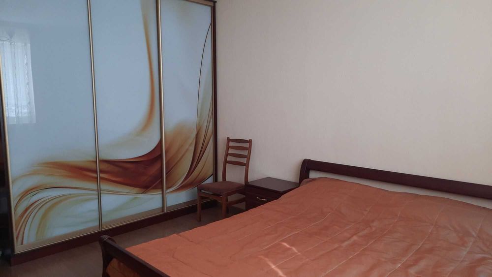 Продається двоповерховий будинок.