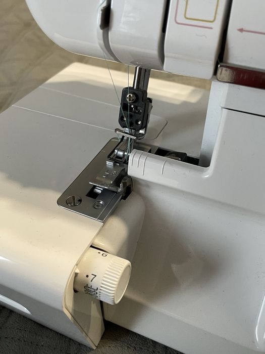 Оверлок машинка б/у