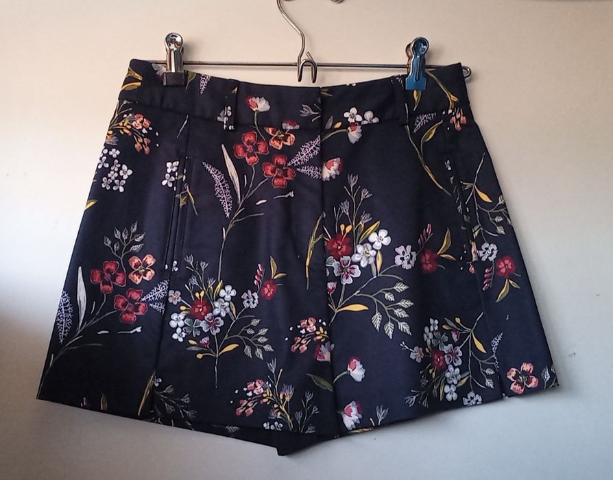 Calções floridos Stradivarius, no 34