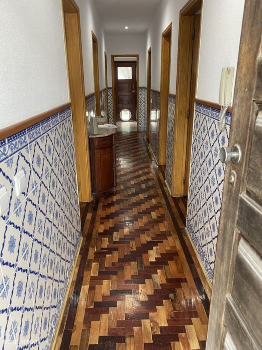 Vende-se T3 com grande espaço exterior em Santa Clara, Coimbra.