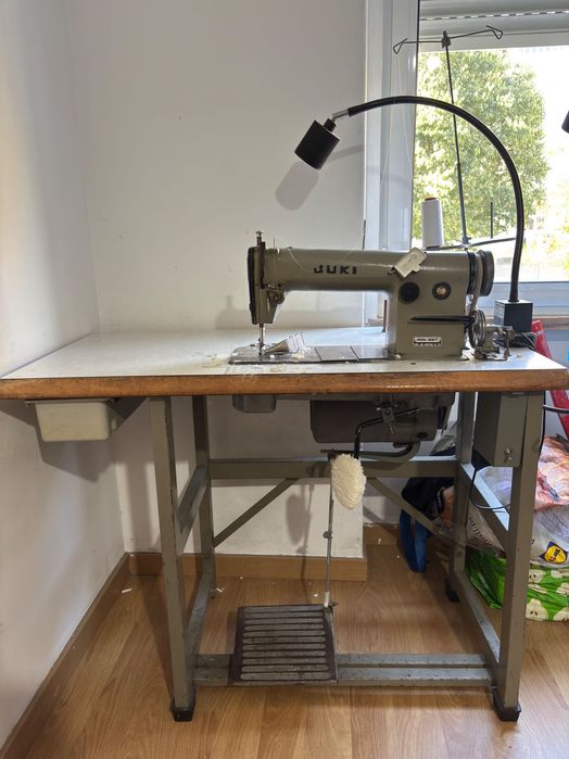 Máquina de Costura Industrial JUKI – Bom Estado
