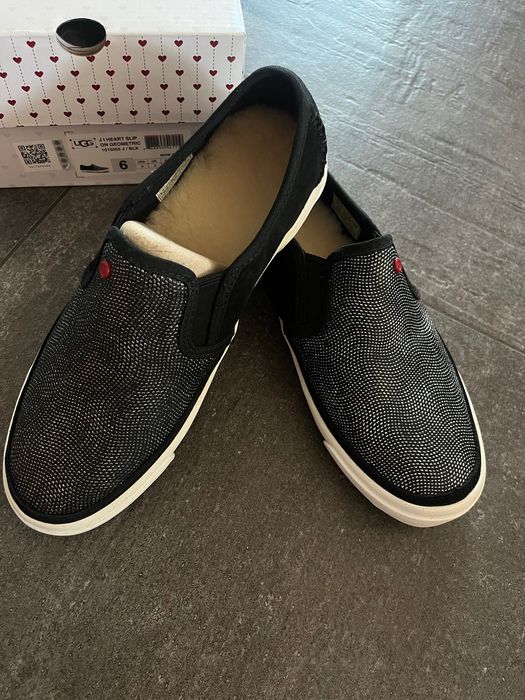 Ugg нові. Чорного кольору