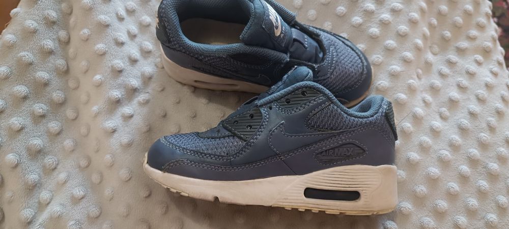 На хлопчика речі