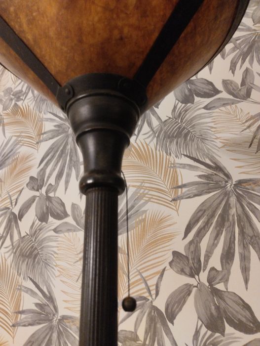 Candeeiro de pé para sala ou corredor