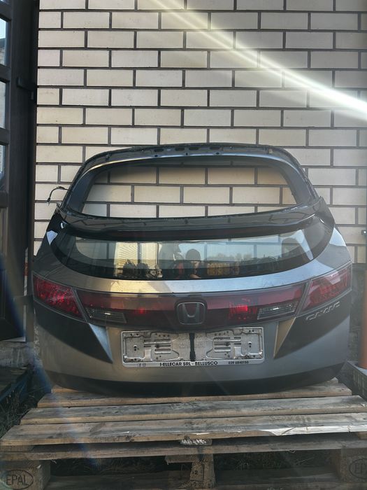Ляда задня дверька багажника Honda Civic Ufo хечбек 5дверей