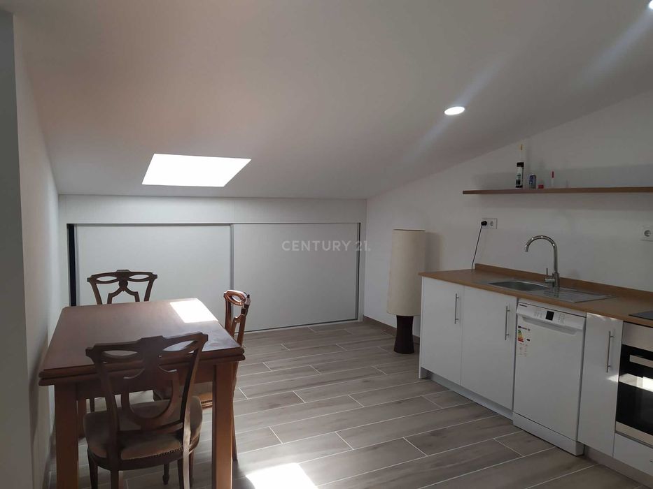 Apartamento T1 na av Sá Carneiro como novo