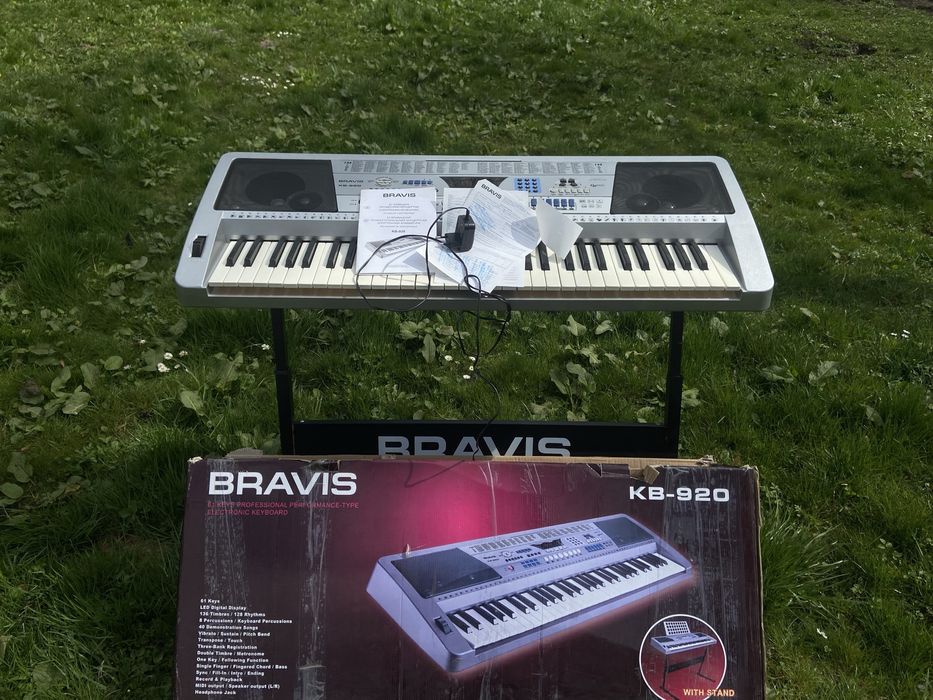Практично новий синтезатор Bravis - KB920