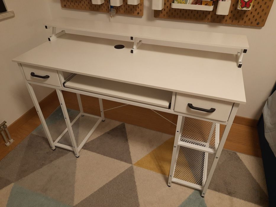 Biurko komputerowe z nadstawką