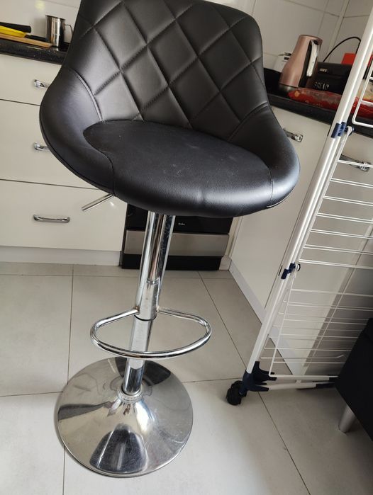 Stół , wyspa kuchenna + 4 hokery