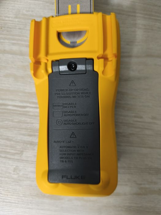 Мультиметр Fluke 117 з безконтактним індикатором напруги