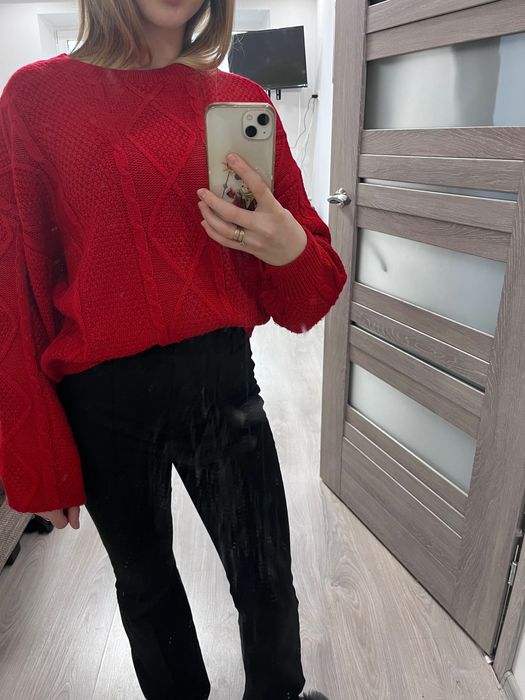 Кофта вʼязана , червоного кольору , легкі рукави  (сінсай)