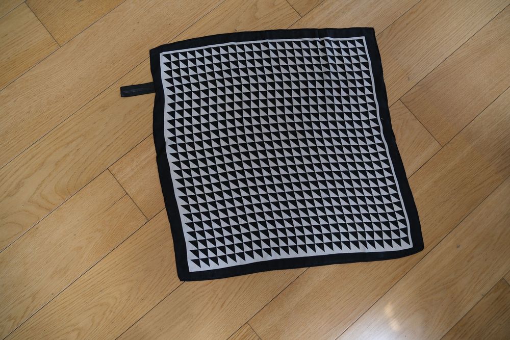 chusta/apaszka czarno-biała 55 cm