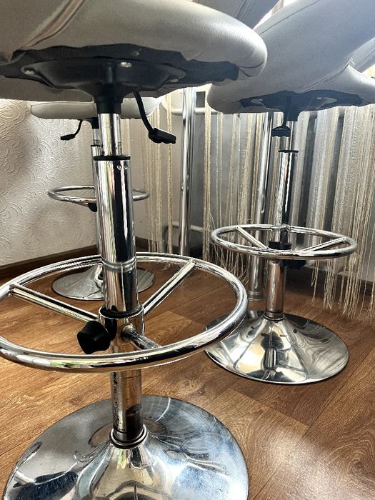 Комплект барних стільців