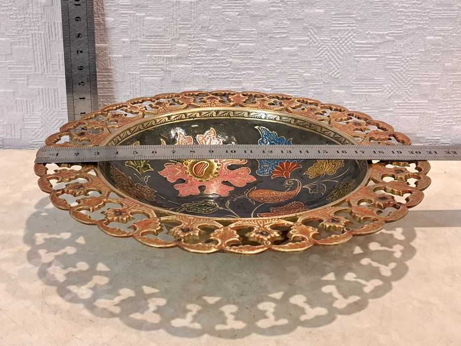 Бронзовая красивая ваза, для украшений - латунь, эмаль.