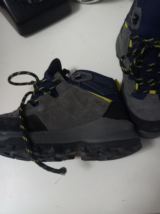 Botas criança de caminhada impermeáveis