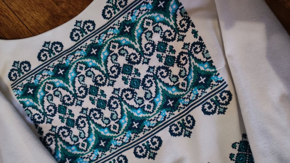 Вишите плаття ручної роботи