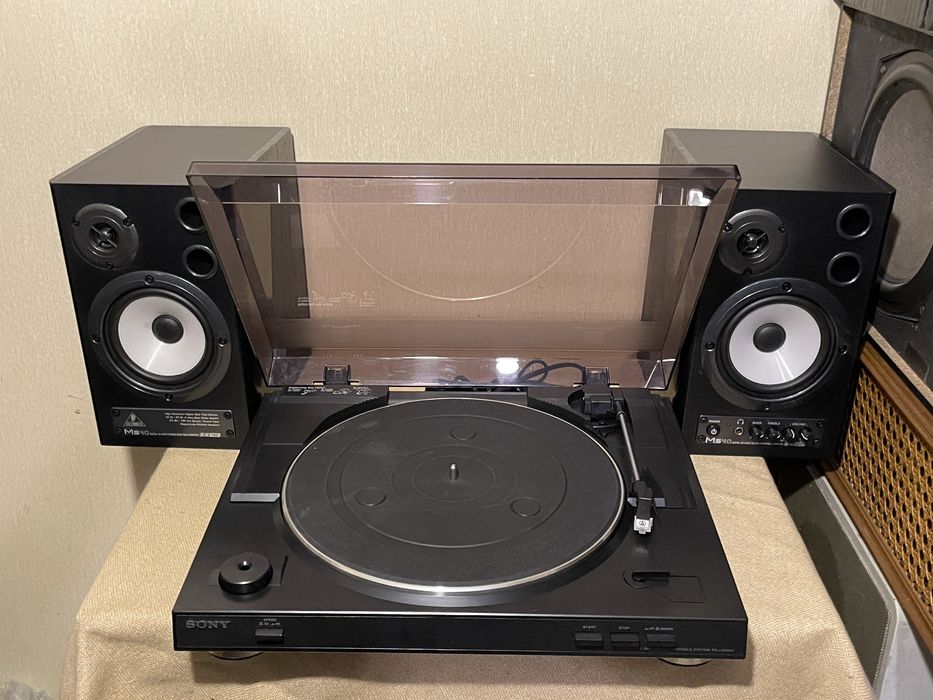 Автоматический проигрыватель винила SONY PS-LX250 + акустика