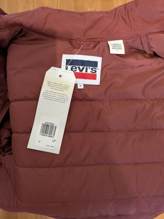 Kurtka "Levi's" rozmiar M, nową, bordo. Pozdrawiam.