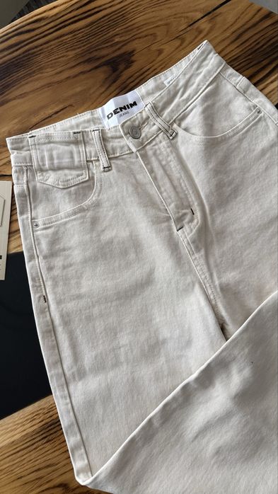 Nowe beżowe jeansy denim mom fit rozmiar S, M. Świetna jakość