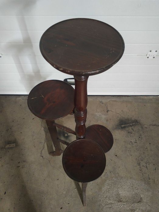 Suporte para plantas em madeira