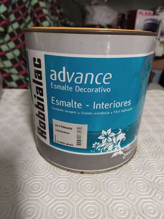2 latas de tinta esmalte Robbialac cor de laranja