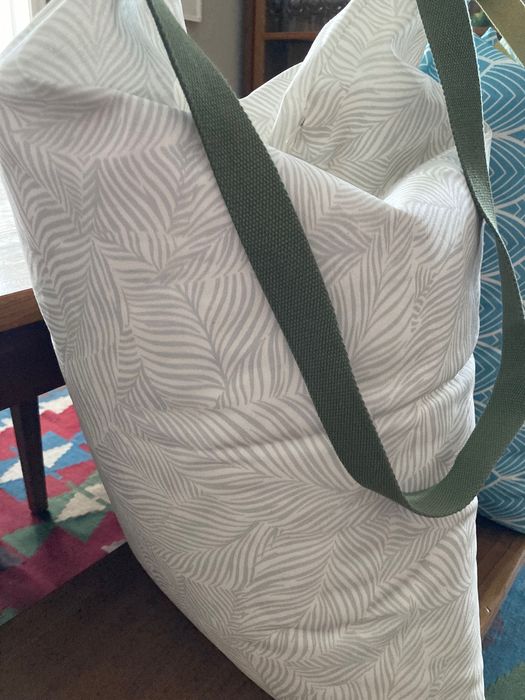 Almofada/Puff para a praia, piscina ou jardim. Nova