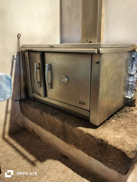 Forno de cozinha a lenha ( serve para cozinhar e aquecimento)