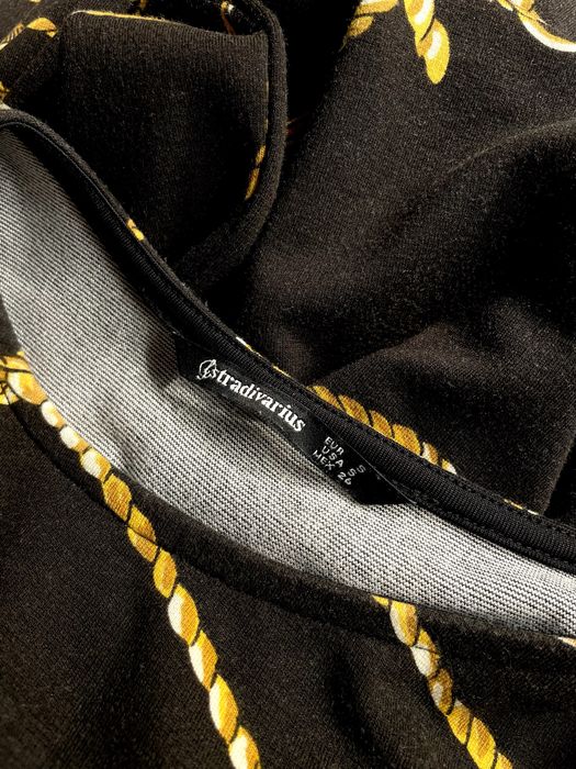 Czarna sukienka Stradivarius
