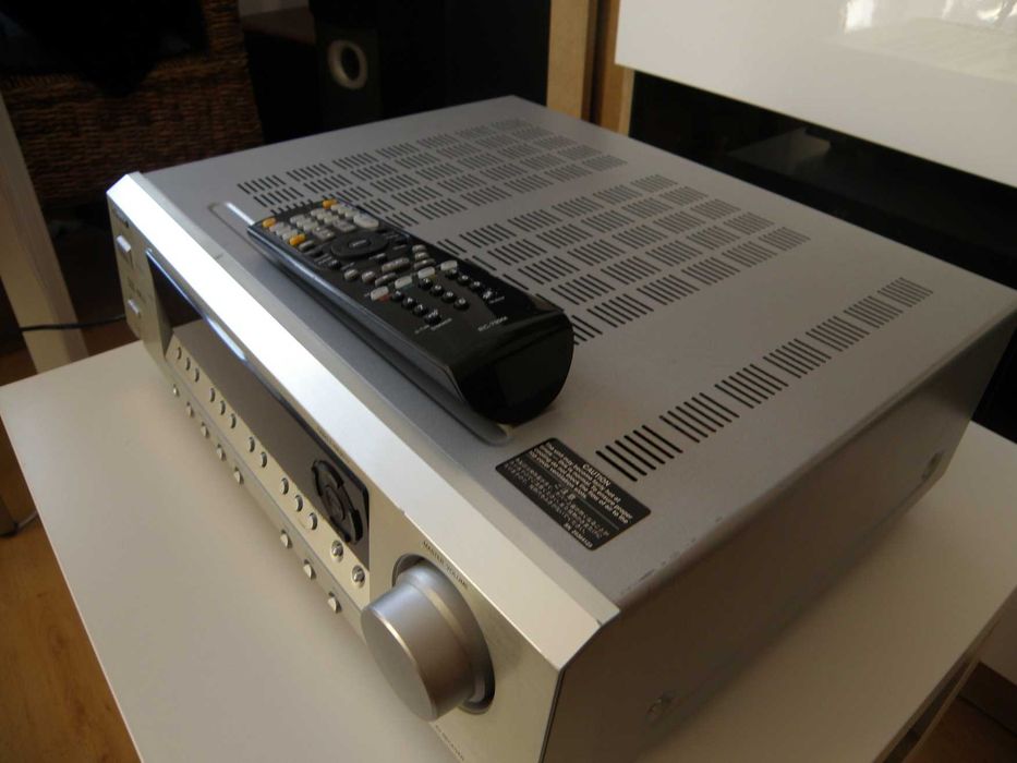 Amplituner AV Onkyo
TX-SR304E