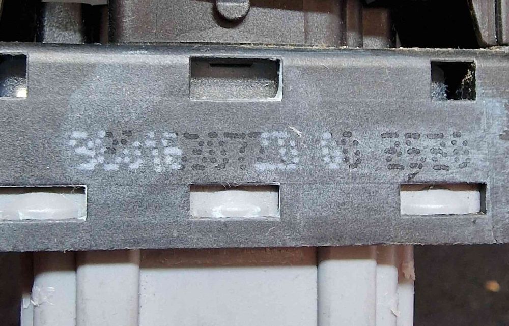 Comando / Botão / Interruptor Vidros Frente Direito 98016307ZD - PEUGEOT RIFTER