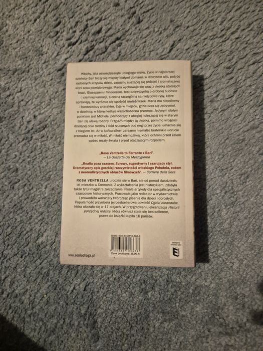 Książka: "Historia porządnej rodziny"