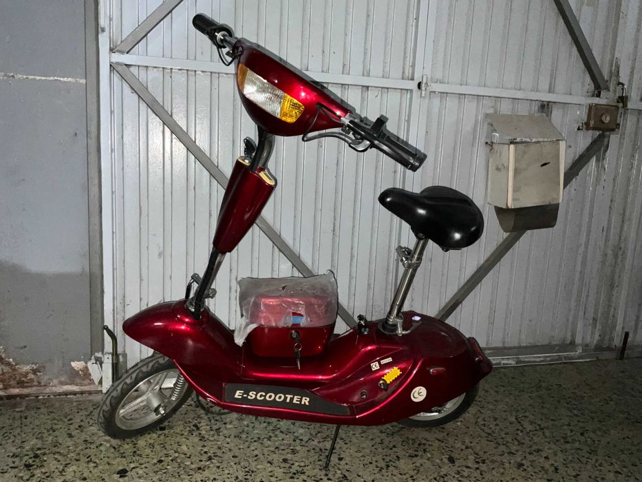 Scooters elétricas (baterias descarregadas por falta de uso)