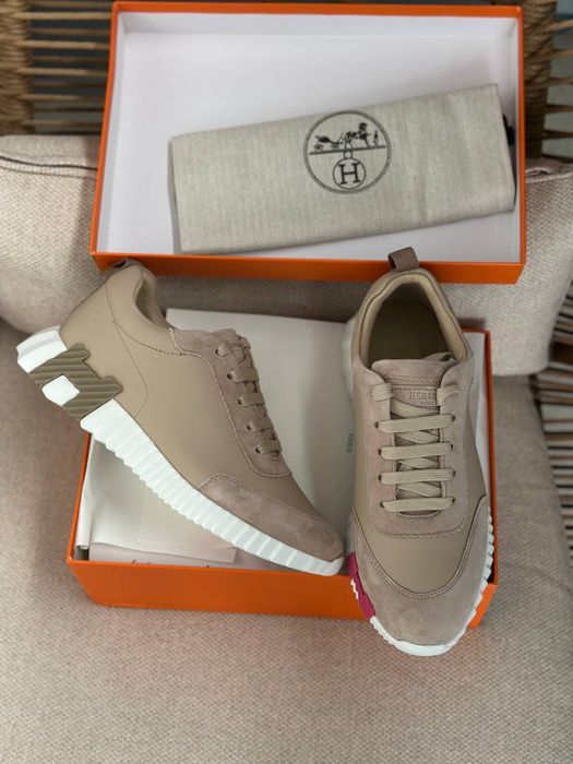 Кросівки Hermes, багато