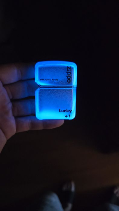 Isqueiro Zippo luminoso