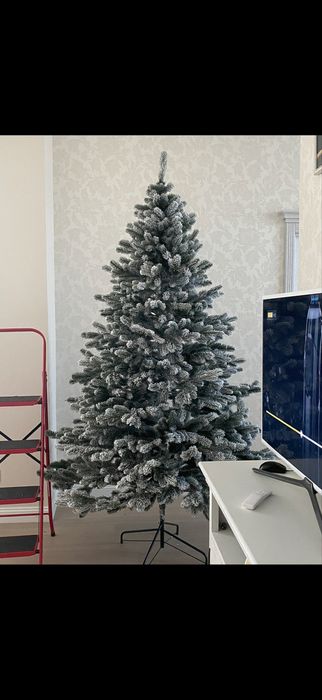 Штучна ялинка із напиленням