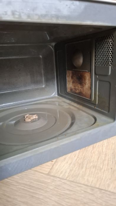 Мікрохвильова піч Sharp