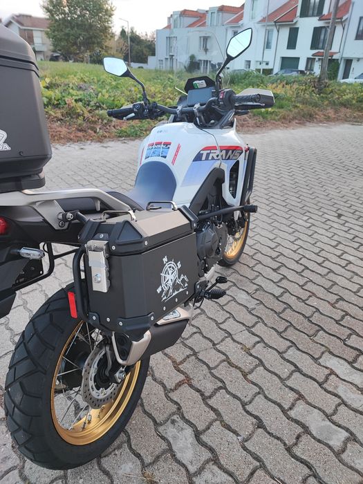 Honda transalp xl 750 rigorosamente nova. Top extras