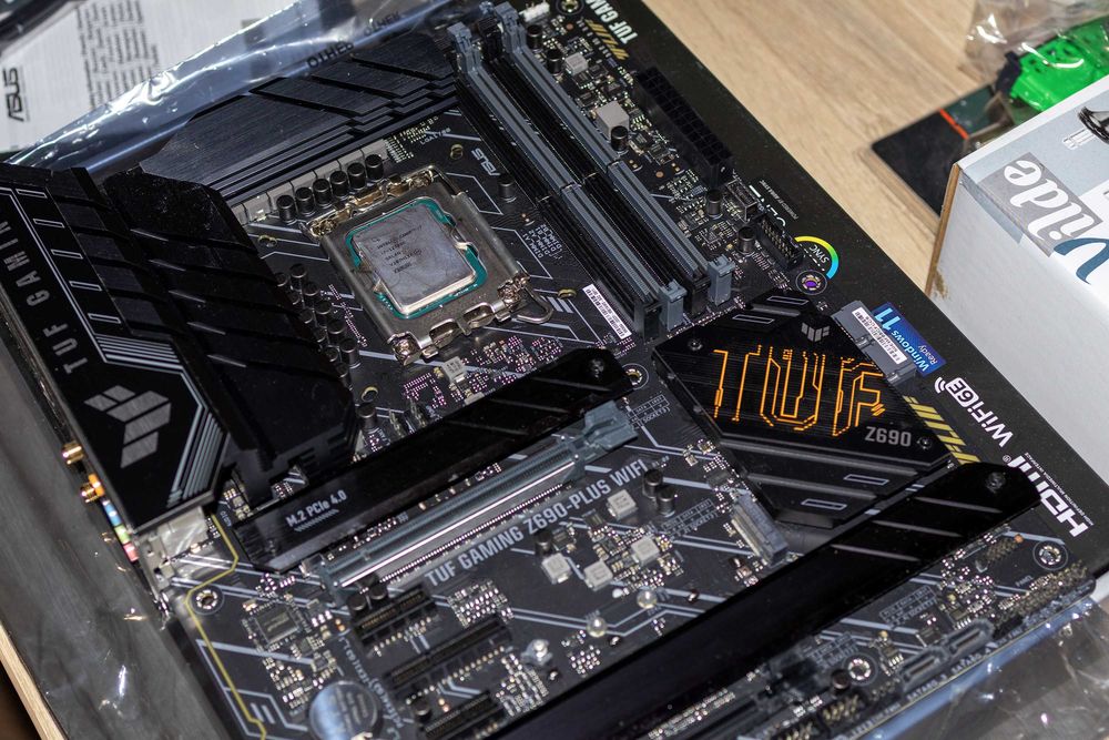 Материнська плата ASUS TUF GAMING Z690-PLUS WIFI