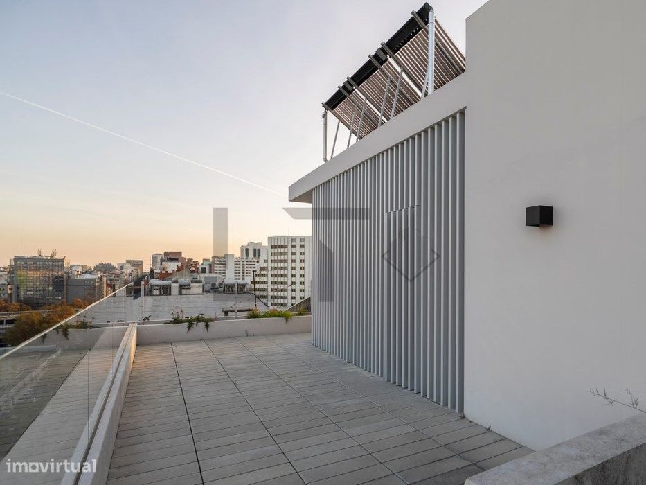 Apartamento Penthouse T4 Duplex com Terraço e Piscina Privativa par...