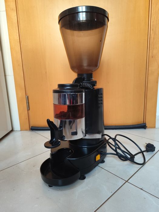 Máquina de Café Delta Mayor 2GR + Moinho Café  Rossi RR45