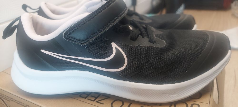 Кросівки для дівчинки Nike