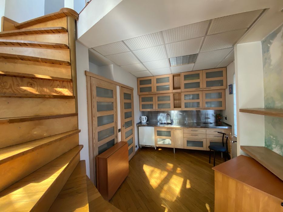 Продам Коммерческое здание в центре 1280м , с землей