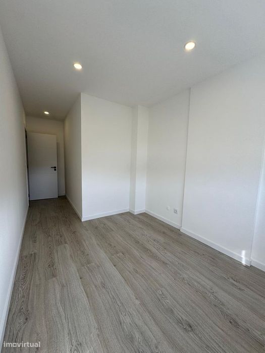 Fantástico Apartamento T2 Totalmente Remodelado com Parqueamento