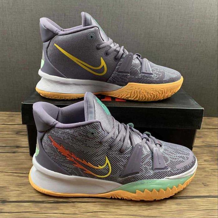 баскетбольні кросівки Kyrie 7