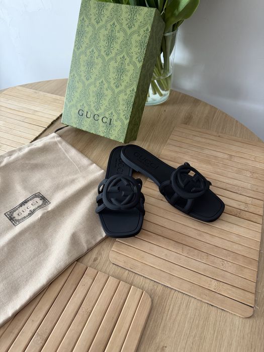 Klapki Gucci Interlocking GG Sandały