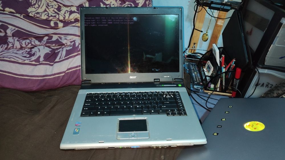 sprzedam laptopa sprawny do wstawienia system operacyjny