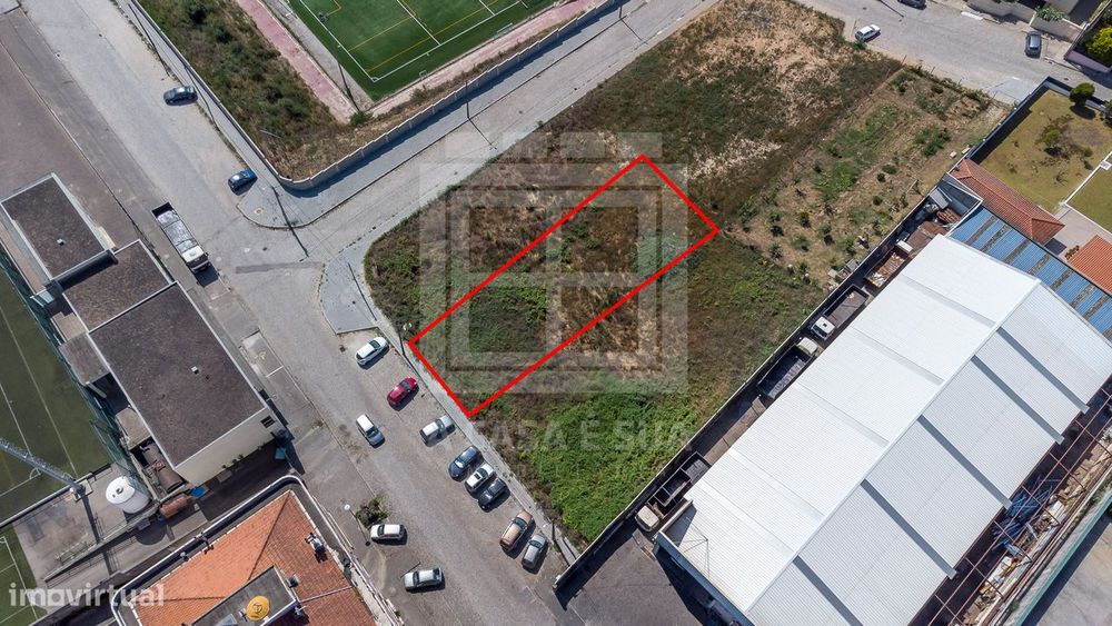 Plot for constructing a residential property with 653 m2 in Paços de Brandão