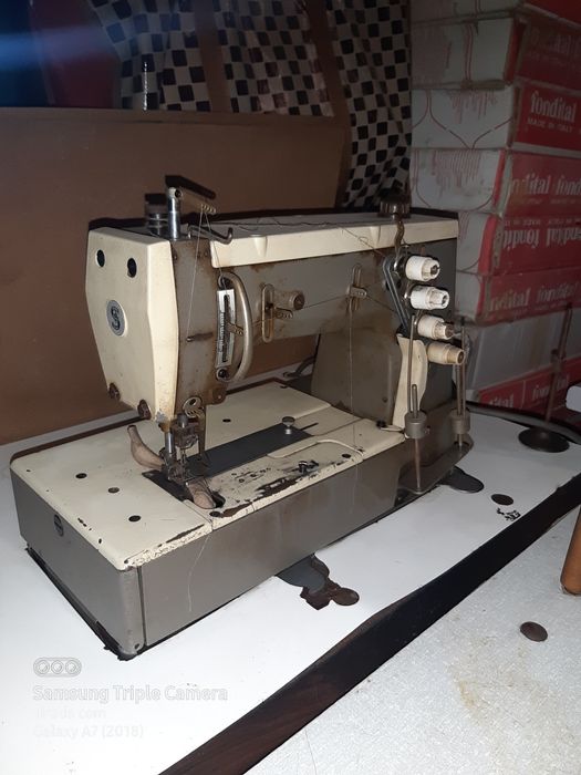 Máquinas de  costura industriais para pecas ou sucata