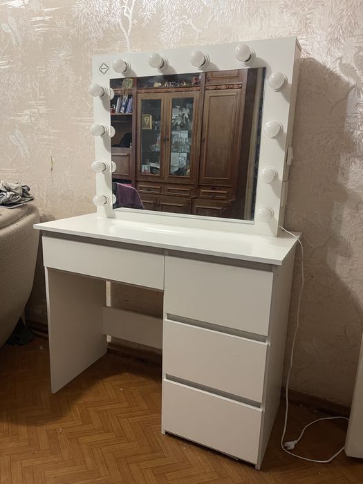 Столик з підсвіткою, розеткою та USB Bonro- B071 білий